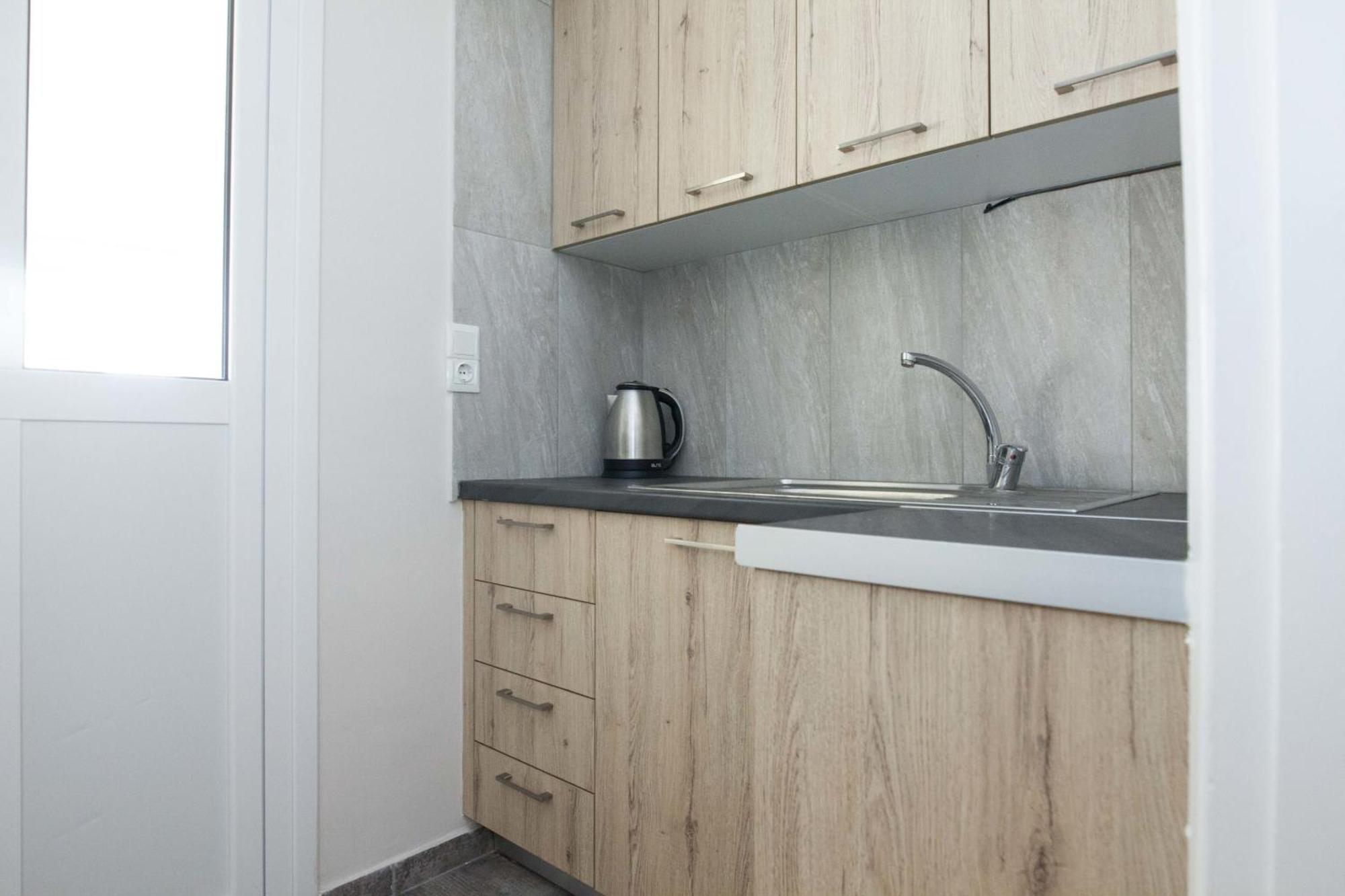 Modern 1 Bd Balcony Apt Near Metro In Kato Patisia Atena Exterior foto