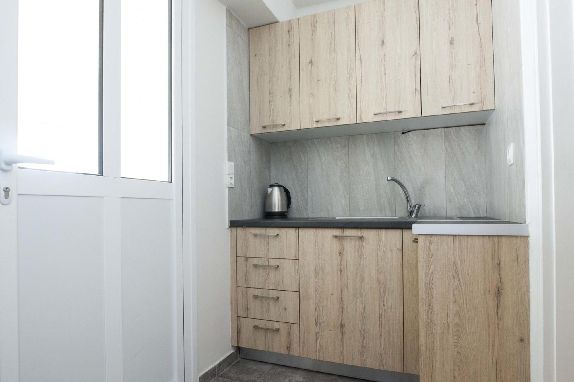 Modern 1 Bd Balcony Apt Near Metro In Kato Patisia Atena Exterior foto